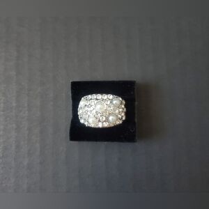 Paparazzi Rhinestone and Pearl Silvertone Stretchy Ring